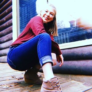 Meet your Posher, Adrianna